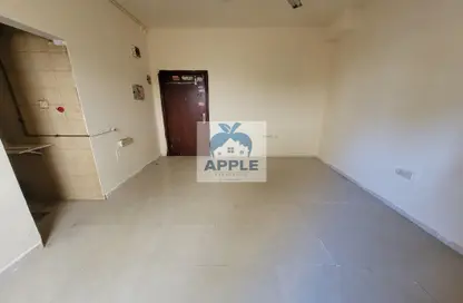 Apartment - 1 Bathroom for rent in Muwailih Building - Muwaileh - Sharjah