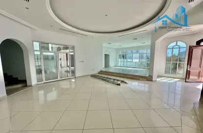 Villa - 4 Bedrooms - 4 Bathrooms for rent in Umm Suqeim 2 - Umm Suqeim - Dubai