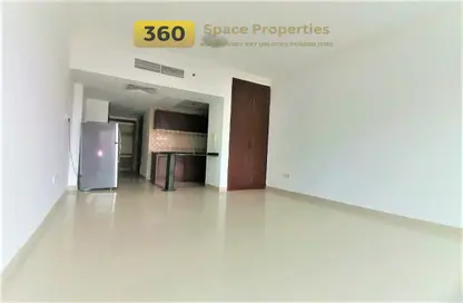 Apartment - 1 Bathroom for rent in La Vista Residence - Dubai Silicon Oasis - Dubai