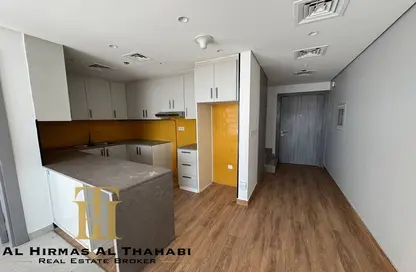 Apartment - 3 Bedrooms - 3 Bathrooms for rent in The V Tower - Dubai Residence Complex - Dubai