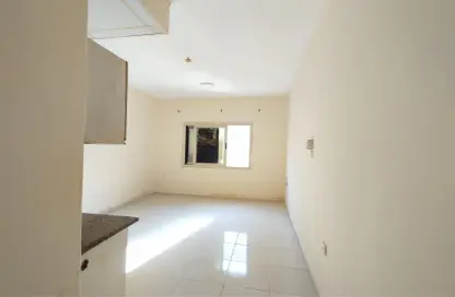 Apartment - 1 Bathroom for rent in Muwailih Building - Muwaileh - Sharjah