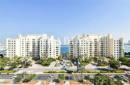 Apartment - 3 Bedrooms - 4 Bathrooms for sale in Jash Hamad - Shoreline Apartments - Palm Jumeirah - Dubai