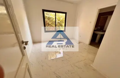 Villa - 4 Bedrooms - 5 Bathrooms for rent in Al Karamah - Abu Dhabi