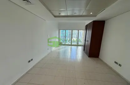 Apartment - 1 Bathroom for rent in Lake View Tower - JLT Cluster B - Jumeirah Lake Towers - Dubai