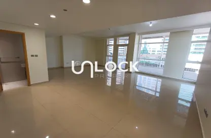 Duplex - 3 Bedrooms - 4 Bathrooms for rent in United Square - Al Khalidiya - Abu Dhabi