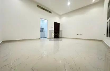 Bungalow - 1 Bathroom for rent in Al Mushrif - Abu Dhabi