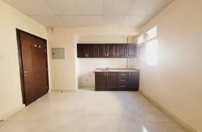 Apartment - 1 Bathroom for rent in Fire Station Road - Muwaileh - Sharjah