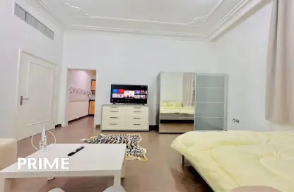 Apartment - 1 Bathroom for rent in Al Dhafrah Street - Al Mushrif - Abu Dhabi