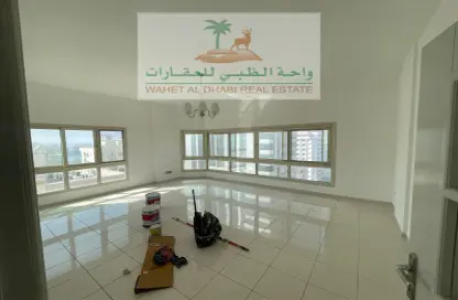 Apartment - 3 Bedrooms - 5 Bathrooms for rent in Lake Tower - Al Majaz 1 - Al Majaz - Sharjah