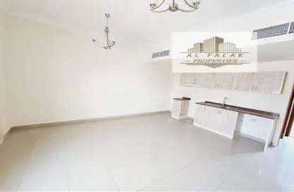 Apartment - 1 Bathroom for rent in Al Nada Tower - Al Nahda - Sharjah