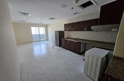 Apartment - 1 Bathroom for rent in RAK Tower - Al Seer - Ras Al Khaimah