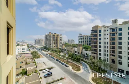 Apartment - 2 Bedrooms - 2 Bathrooms for sale in Lamtara 2 - Madinat Jumeirah Living - Umm Suqeim - Dubai