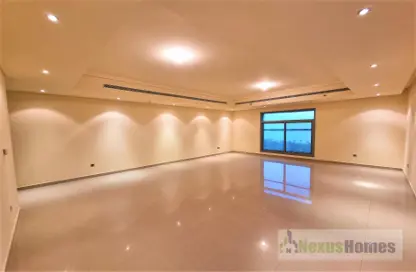 Apartment - 4 Bedrooms - 5 Bathrooms for rent in Silver Wave Tower - Al Mina - Abu Dhabi