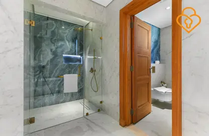 Bathroom image for: Villa - 4 Bedrooms - 6 Bathrooms for rent in Garden Homes Frond D - Garden Homes - Palm Jumeirah - Dubai, Image 1