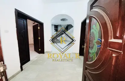 Villa - 5 Bedrooms - 7 Bathrooms for rent in Al Sarouj Street - Central District - Al Ain