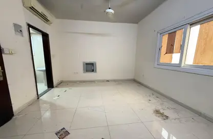 Apartment - 1 Bathroom for rent in Muwailih Building - Muwaileh - Sharjah