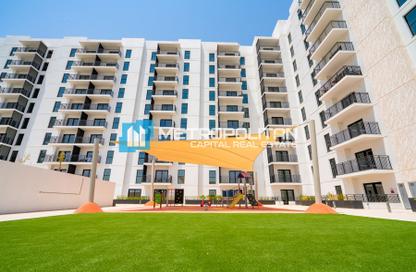 Apartment - 3 Bedrooms - 4 Bathrooms for sale in Waters Edge - Yas Island - Abu Dhabi