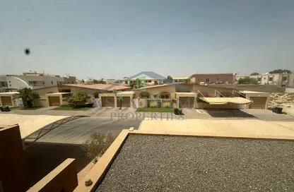 Villa - 4 Bedrooms - 5 Bathrooms for rent in Umm Suqeim Road - Umm Suqeim - Dubai