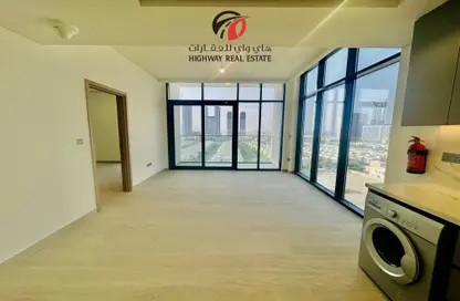 Apartment - 2 Bedrooms - 2 Bathrooms for rent in Azizi Riviera 20 - Meydan One - Meydan - Dubai