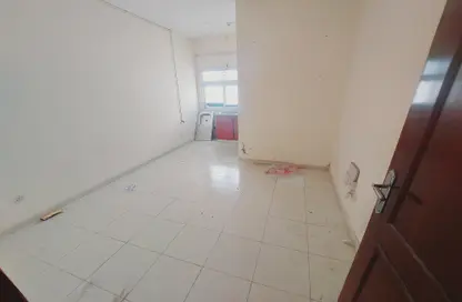 Apartment - 1 Bathroom for rent in Muwailih Building - Muwaileh - Sharjah