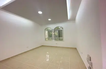 Apartment - 1 Bathroom for rent in Airport Road - Abu Dhabi