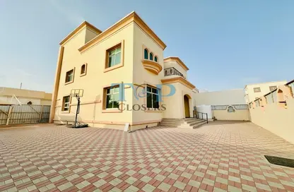 Villa - 5 Bedrooms for rent in Khaldiya - Al Ain