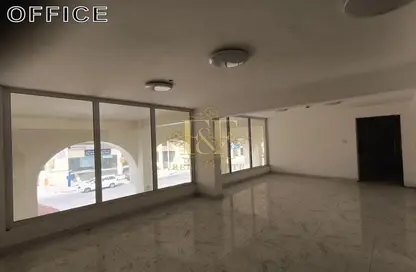 Office Space - Studio - 1 Bathroom for rent in Al Karama - Dubai