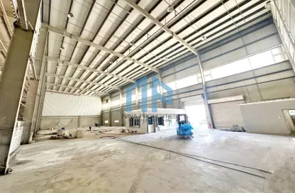 Warehouse - Studio - 2 Bathrooms for rent in Dubai Industrial City - Dubai