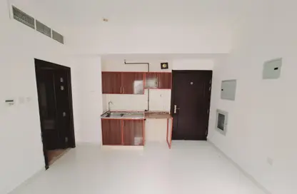 Apartment - 1 Bathroom for rent in Fire Station Road - Muwaileh - Sharjah