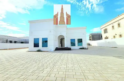 Villa - 3 Bedrooms - 7 Bathrooms for rent in Al Suyoh - Sharjah