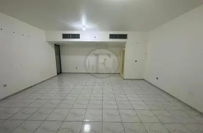 Apartment - 1 Bedroom - 1 Bathroom for rent in Farha Tower - Tourist Club Area - Abu Dhabi