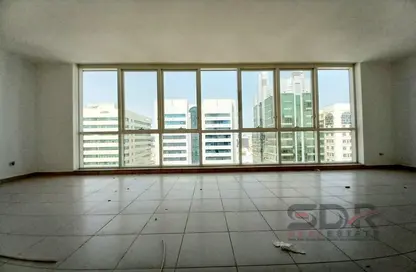 Apartment - 3 Bedrooms - 4 Bathrooms for rent in Sola Tower - Al Najda Street - Abu Dhabi