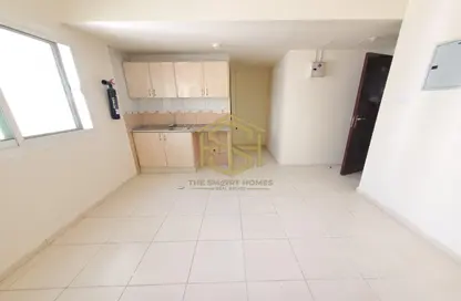 Apartment - 1 Bathroom for rent in Al Nabaa Building - Al Naba'ah - Al Sharq - Sharjah