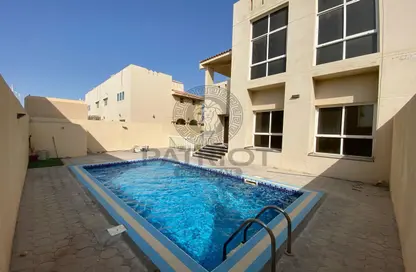 Villa - 4 Bedrooms - 4 Bathrooms for rent in Umm Suqeim 2 - Umm Suqeim - Dubai