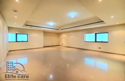 Apartment - 3 Bedrooms - 5 Bathrooms for rent in Silver Wave Tower - Al Mina - Abu Dhabi