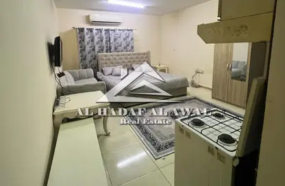 Apartment - 1 Bathroom for rent in Al Qulaya'ah - Al Sharq - Sharjah