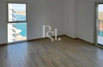 Apartment - 3 Bedrooms - 4 Bathrooms for sale in Waters Edge - Yas Island - Abu Dhabi