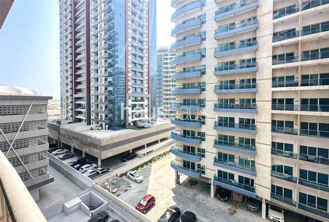 Apartment - 2 Bedrooms - 2 Bathrooms for rent in Hamza Tower - Dubai Sports City - Dubai