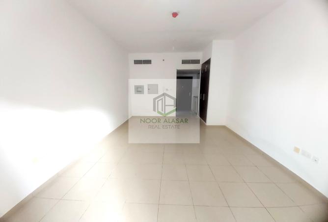 Rent in Al Gurg Twin Towers: Dewa free for whole year studio with ...