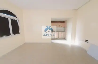 Apartment - 1 Bathroom for rent in Muwailih Building - Muwaileh - Sharjah