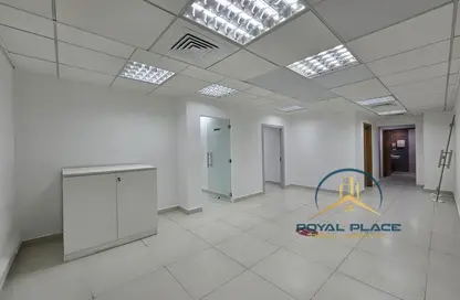 Office Space - Studio - 1 Bathroom for rent in Blue Tower - Sheikh Zayed Road - Dubai