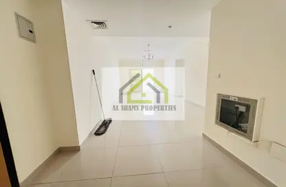 Apartment - 3 Bedrooms - 3 Bathrooms for rent in Muwaileh Commercial - Sharjah