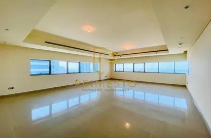 Apartment - 3 Bedrooms - 5 Bathrooms for rent in Silver Wave Tower - Al Mina - Abu Dhabi