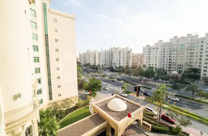 Apartment - 2 Bedrooms - 3 Bathrooms for sale in Al Msalli - Shoreline Apartments - Palm Jumeirah - Dubai