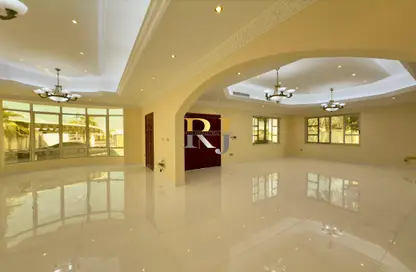 Villa - 5 Bedrooms for rent in Al Barsha 1 - Al Barsha - Dubai