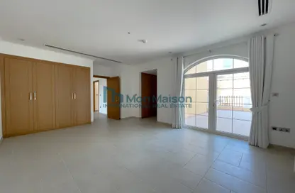 Villa - 5 Bedrooms - 6 Bathrooms for rent in Legacy - Jumeirah Park - Dubai