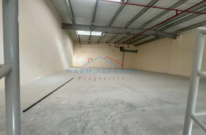 Warehouse - Studio - 1 Bathroom for rent in Al Khabisi - Deira - Dubai