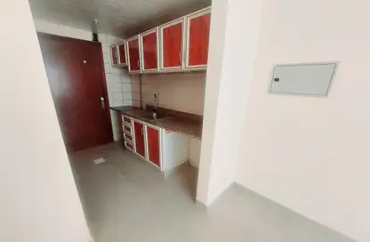 Apartment - 1 Bathroom for rent in Muwailih Building - Muwaileh - Sharjah