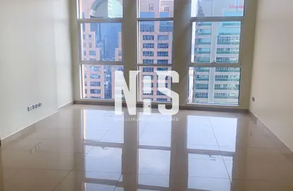 Apartment - 3 Bedrooms - 4 Bathrooms for rent in United Square - Al Khalidiya - Abu Dhabi