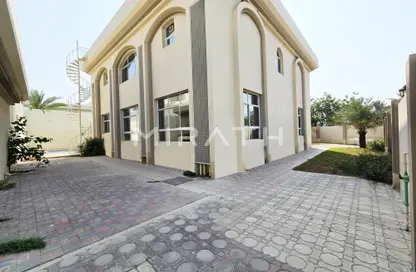 Villa - 4 Bedrooms - 5 Bathrooms for rent in Jumeirah 1 Villas - Jumeirah 1 - Jumeirah - Dubai